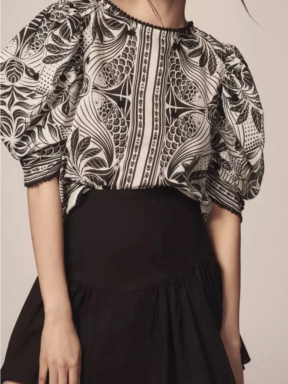 FARM Rio Black & White Printed Puff-Sleeve Peasant Blouse